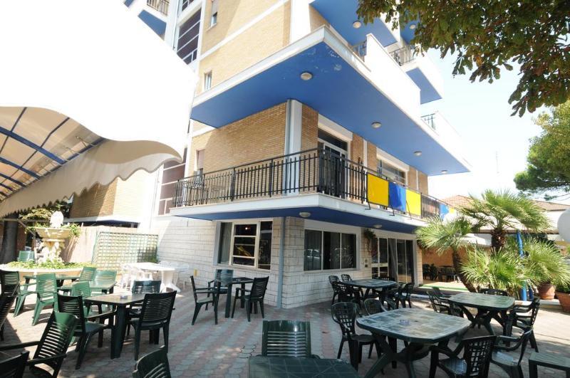 Hotel Arabesco Римини Екстериор снимка