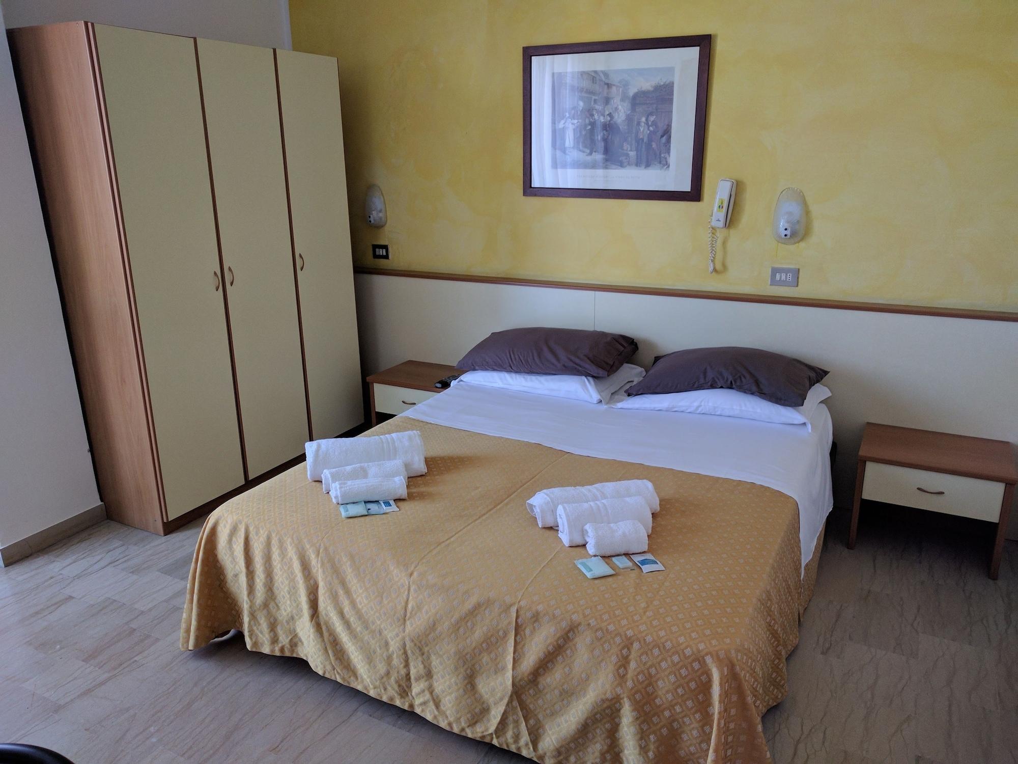 Hotel Arabesco Римини Екстериор снимка