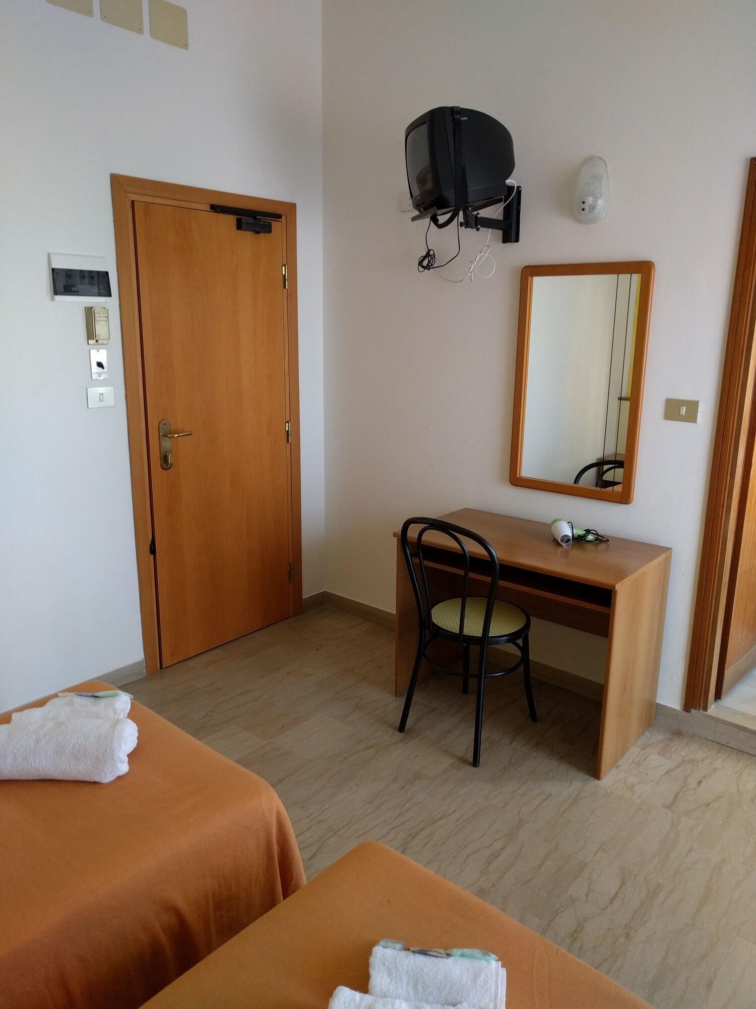 Hotel Arabesco Римини Екстериор снимка