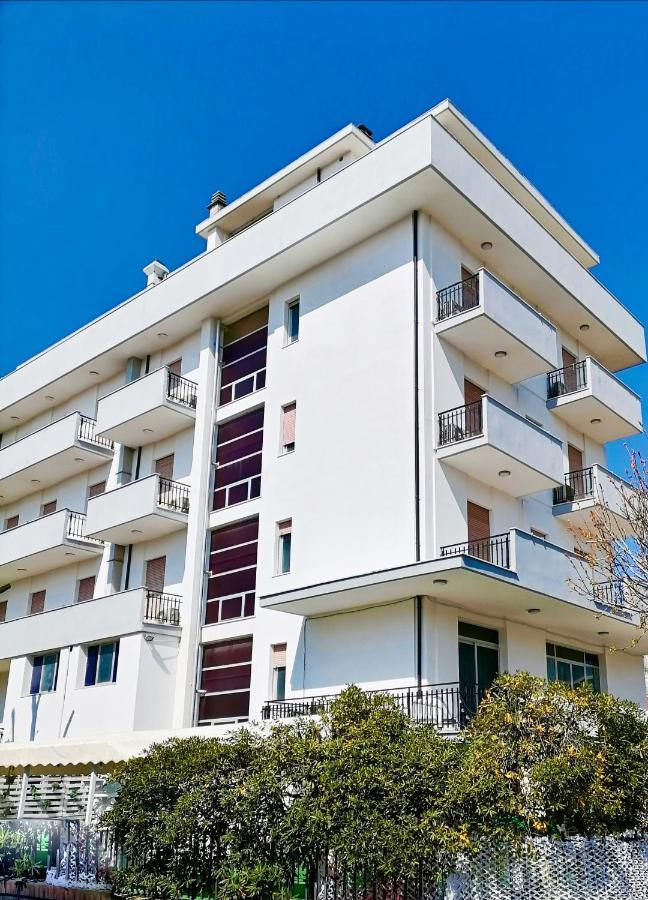 Hotel Arabesco Римини Екстериор снимка