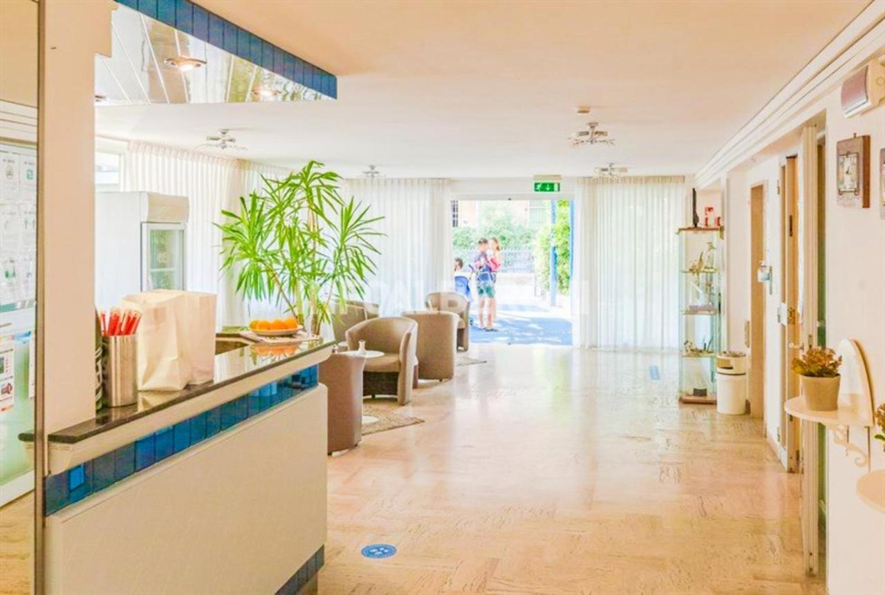 Hotel Arabesco Римини Екстериор снимка