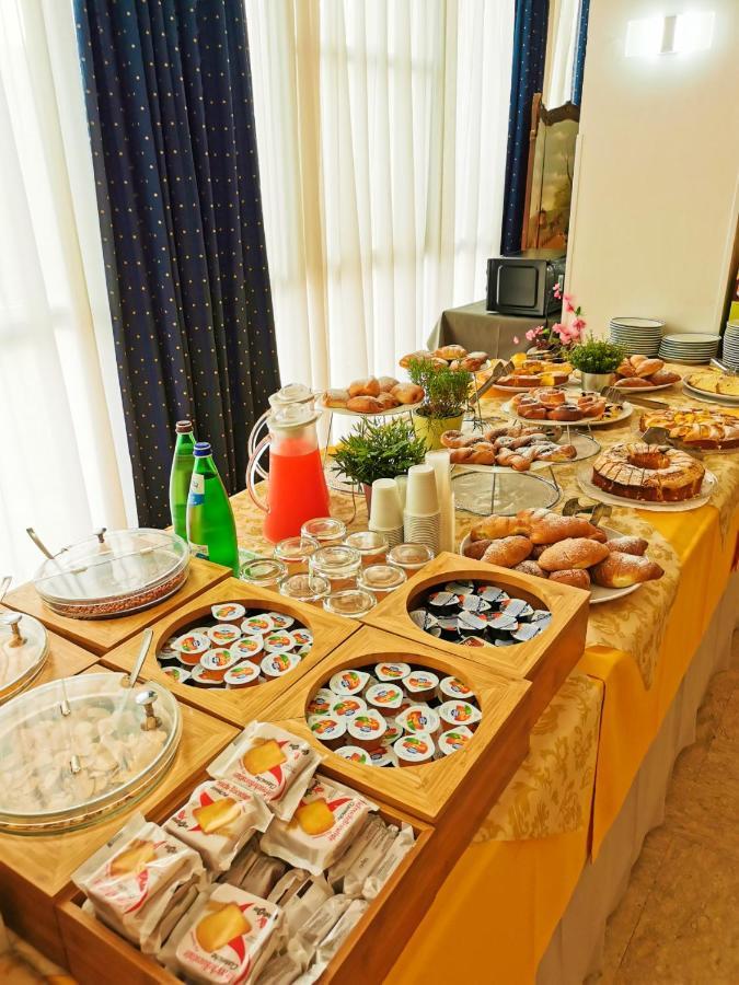 Hotel Arabesco Римини Екстериор снимка