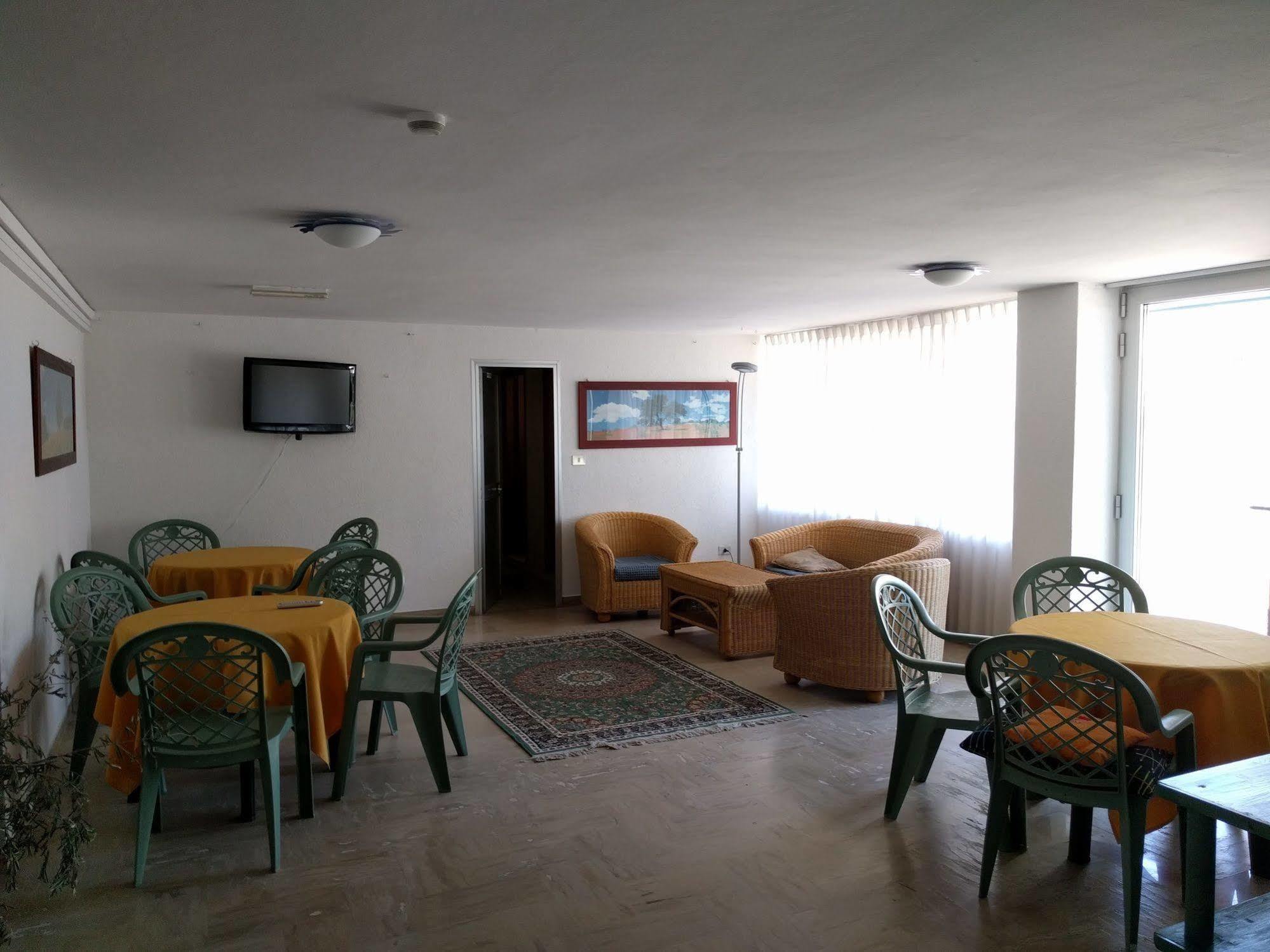 Hotel Arabesco Римини Екстериор снимка
