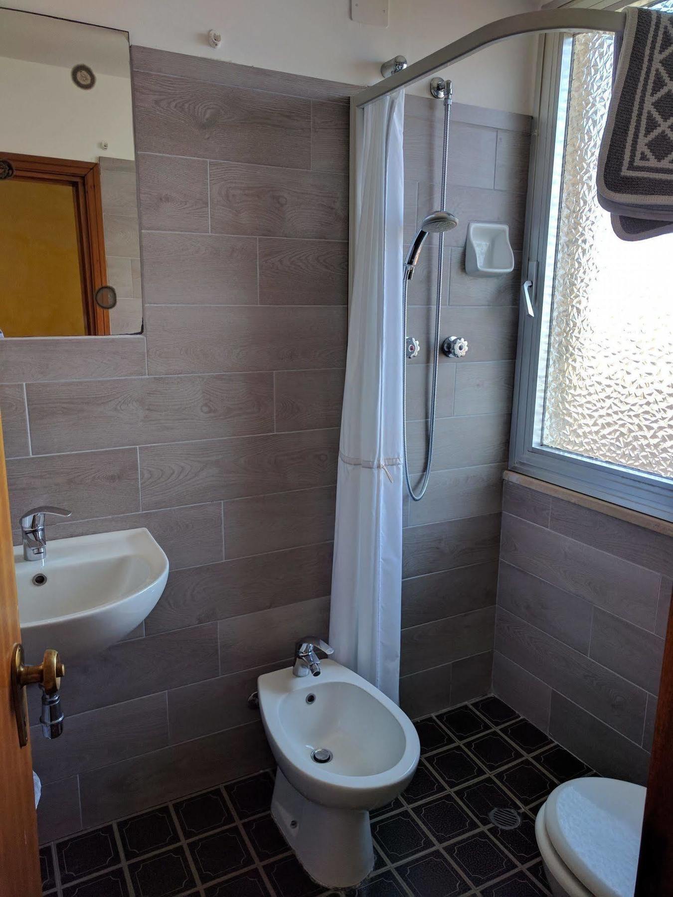 Hotel Arabesco Римини Екстериор снимка